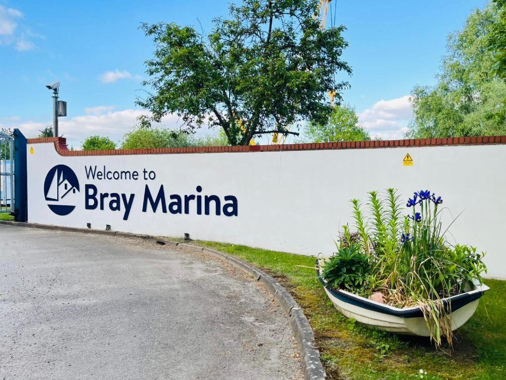 Hotel Buoyant Breaks Bray Exteriér fotografie